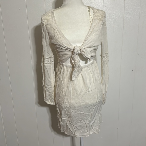 Roxy white hills dress with sleeves - Picture 2 of 3